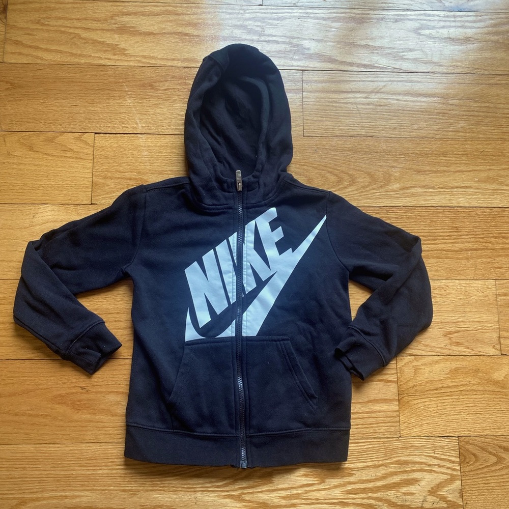 Boys Black size 6-7 Nike Zip Up Hoodie